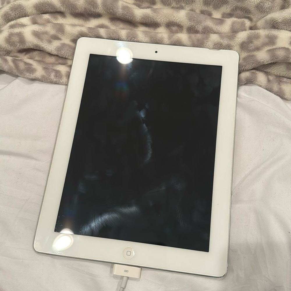 Apple IPad 2 with Charger